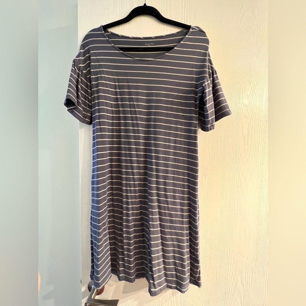 Light and comfortable dress by Garnet Hills